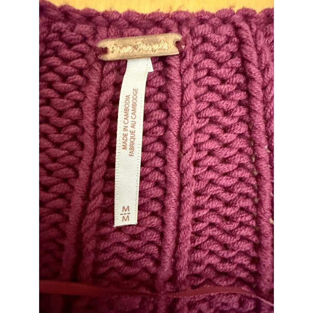Free People  Cropped Cable Knit Sweater M - Picture 3 of 9